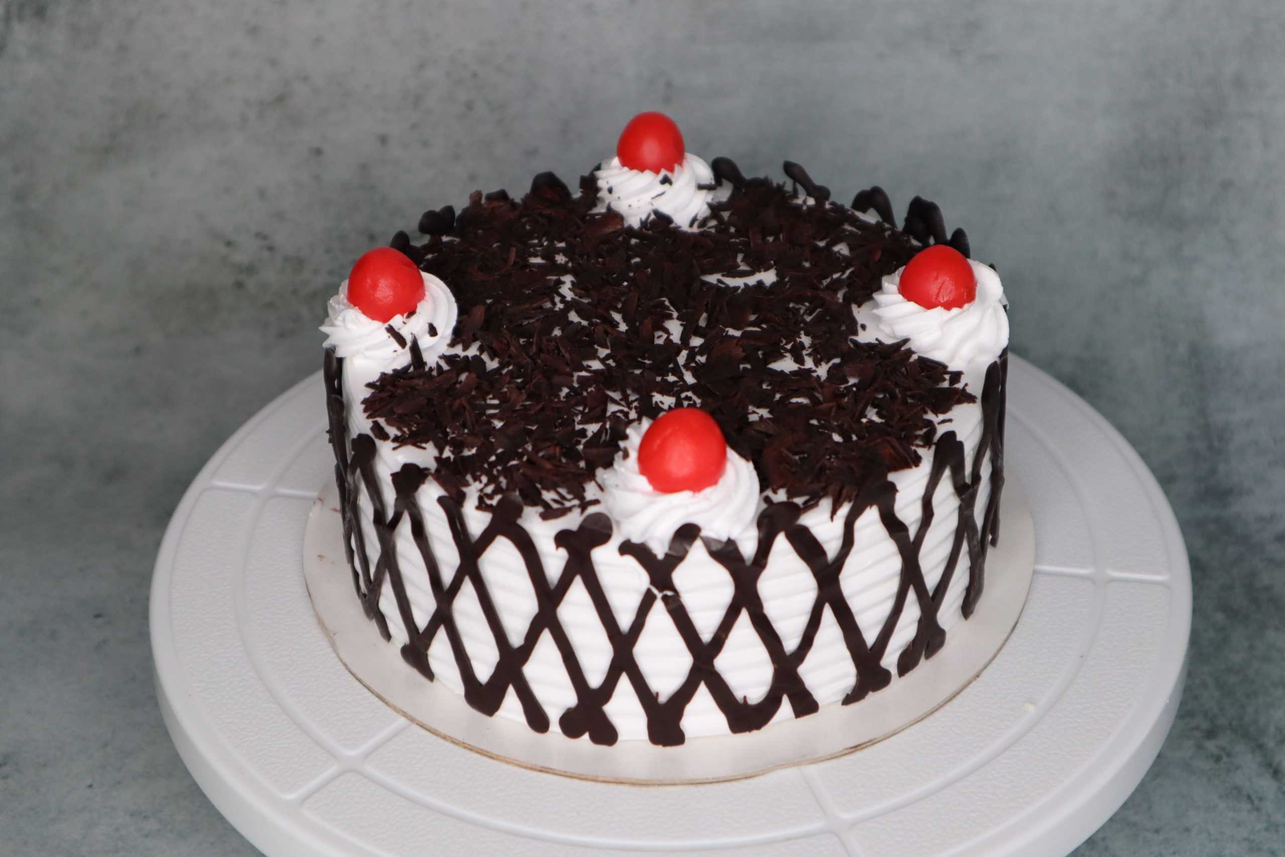 Black forest cake New Design /Trending cake Design /Easy cake design -  YouTube
