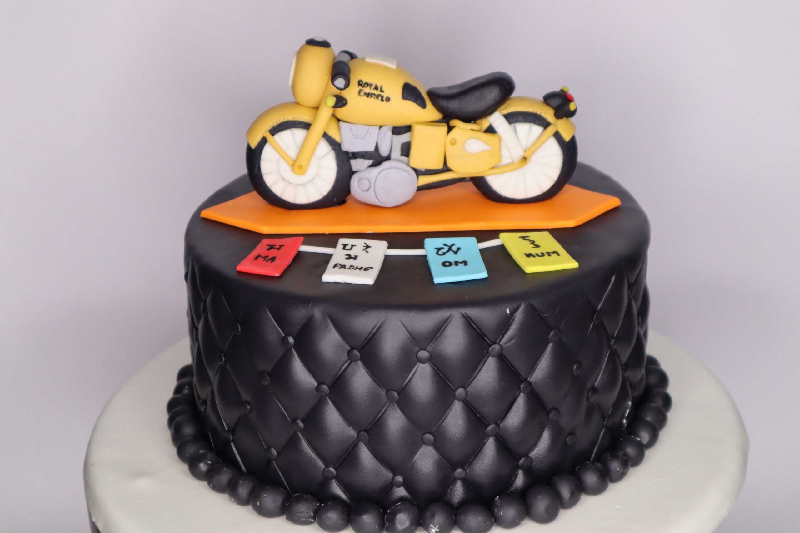 Buy/Send Sports Bike Theme Cake Online @ Rs. 3989 - SendBestGift