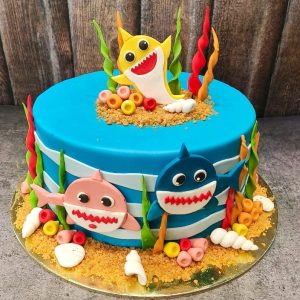 Baby shark family cake