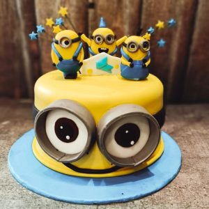 Minion madness cake
