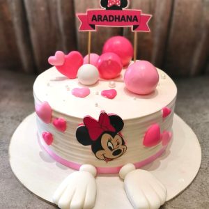 Minnie's magical cake